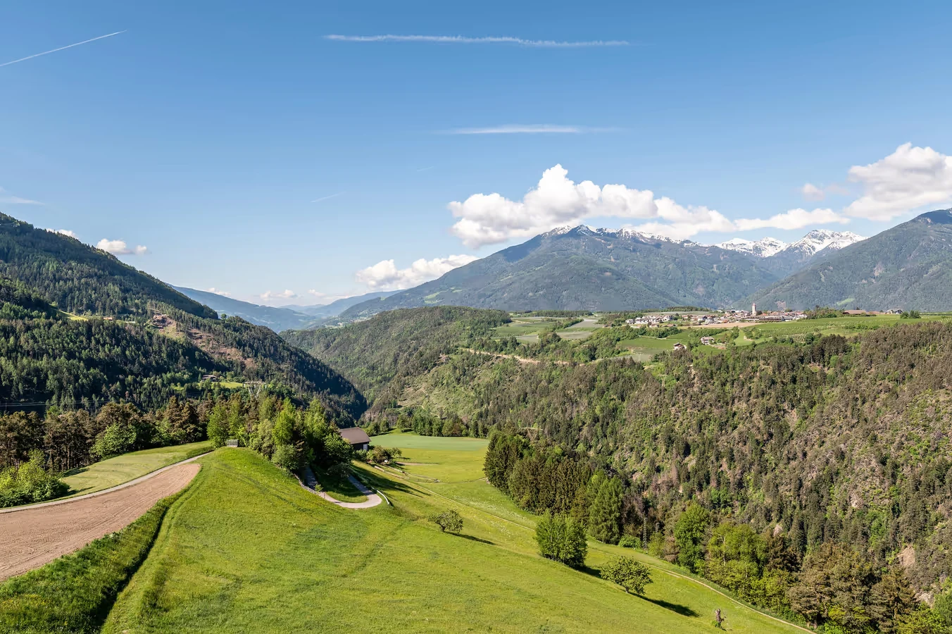 View over Lüsen and the surrounding mountain landscape